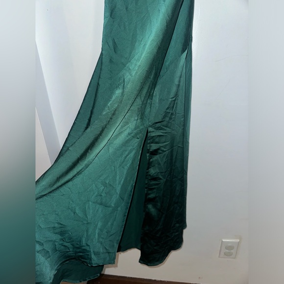 ✨HOST PICK✨NWT Revolve Gaia Dress by ASTR the Label in GREEN - Picture 7 of 14